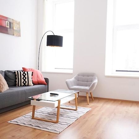 Modern Living In City Center - Fully Equipped Вена Экстерьер фото