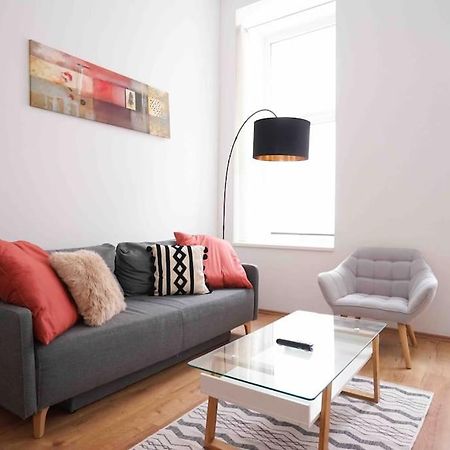 Modern Living In City Center - Fully Equipped Вена Экстерьер фото